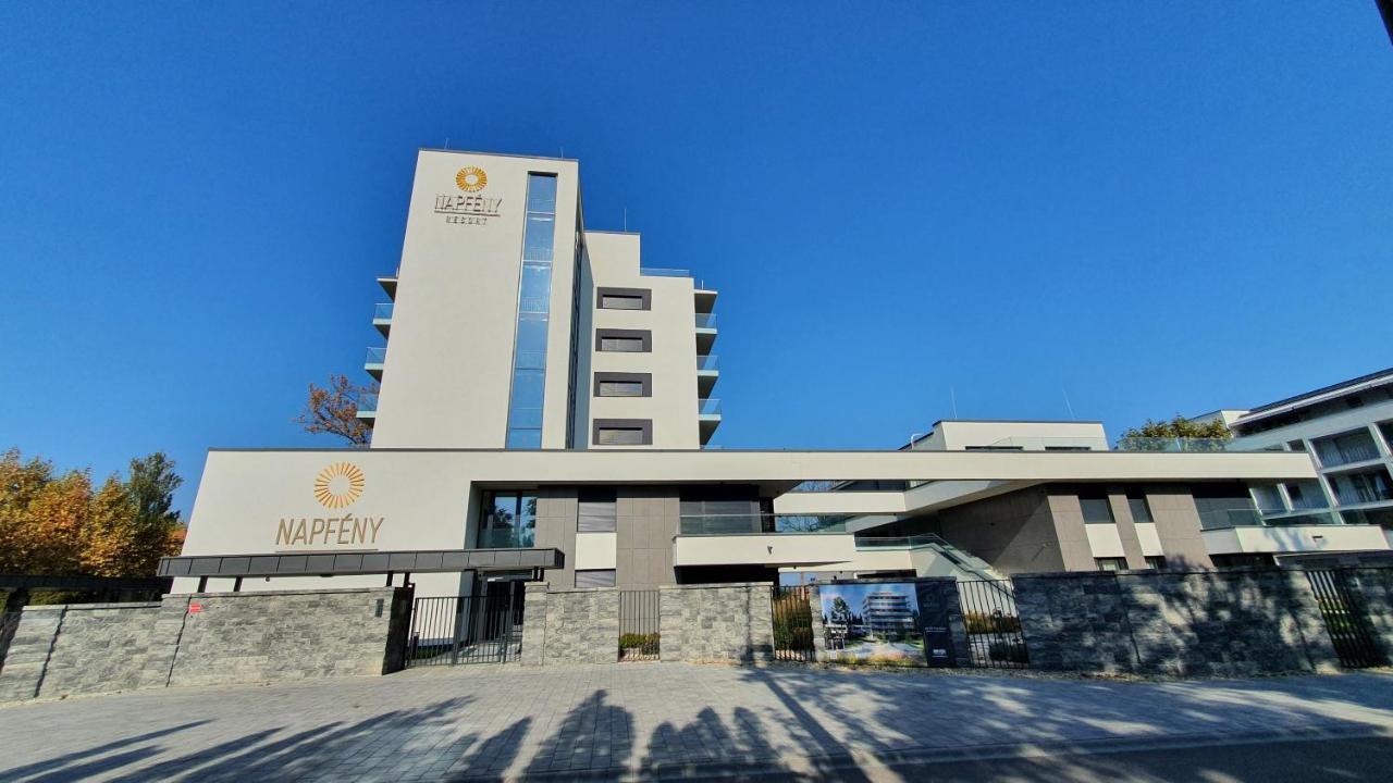 Napfény Resort Exclusive Balatonlelle Esterno foto