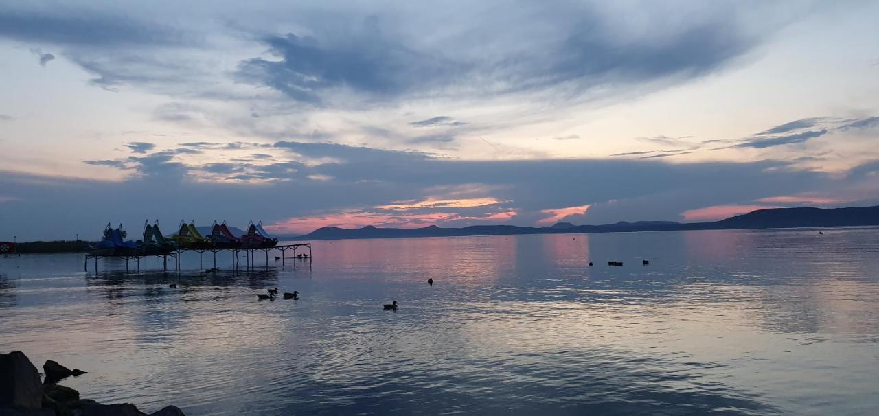 Napfény Resort Exclusive Balatonlelle Esterno foto