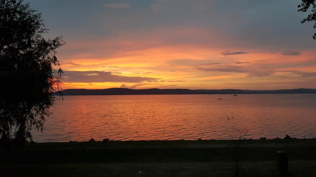 Napfény Resort Exclusive Balatonlelle Esterno foto